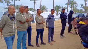 Medewerkers van Theatre Day Productions in het tentenkamp in Gaza